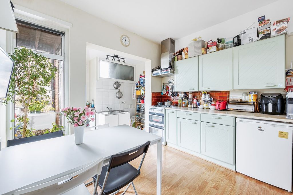 Radbourne Avenue, Ealing W5 photo 5