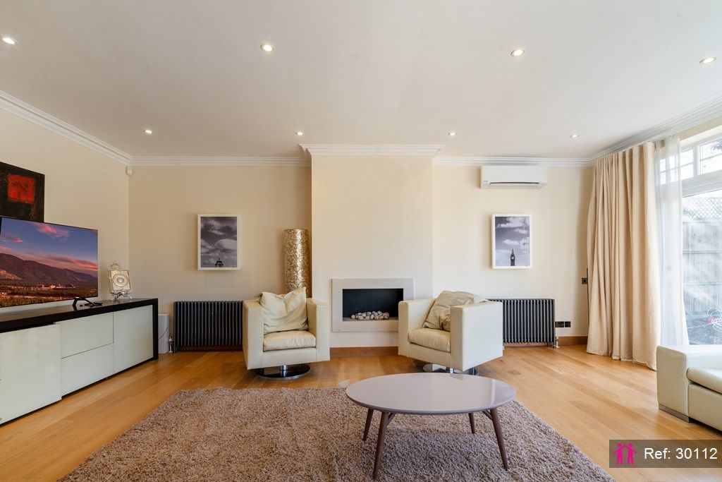 Property photo 2 of 9