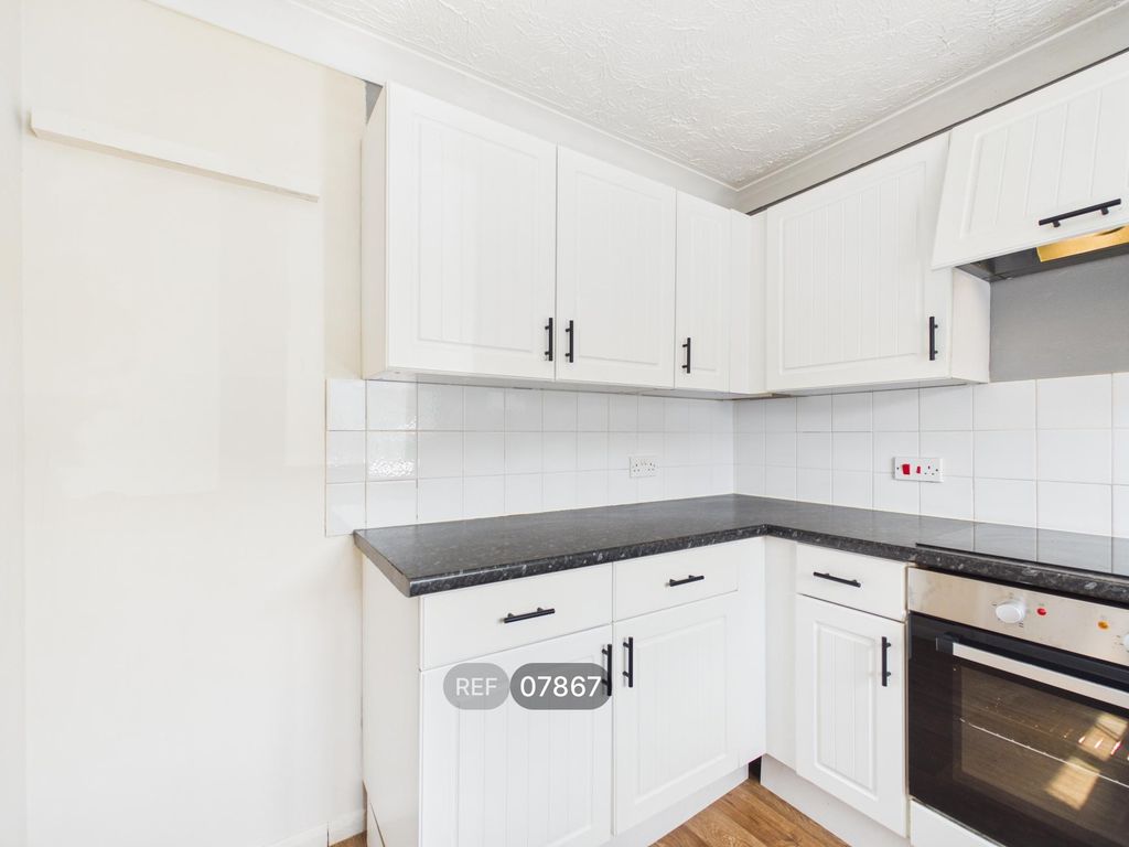 Property photo 3 of 14 Kitchen