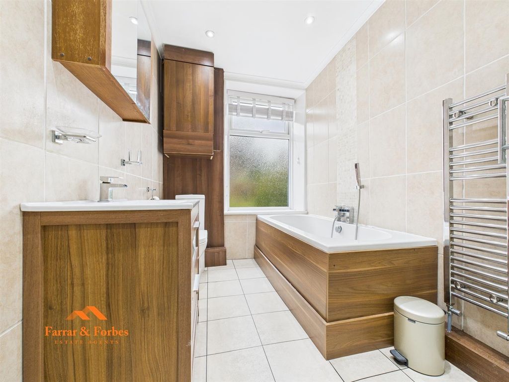 Property photo 3 of 27