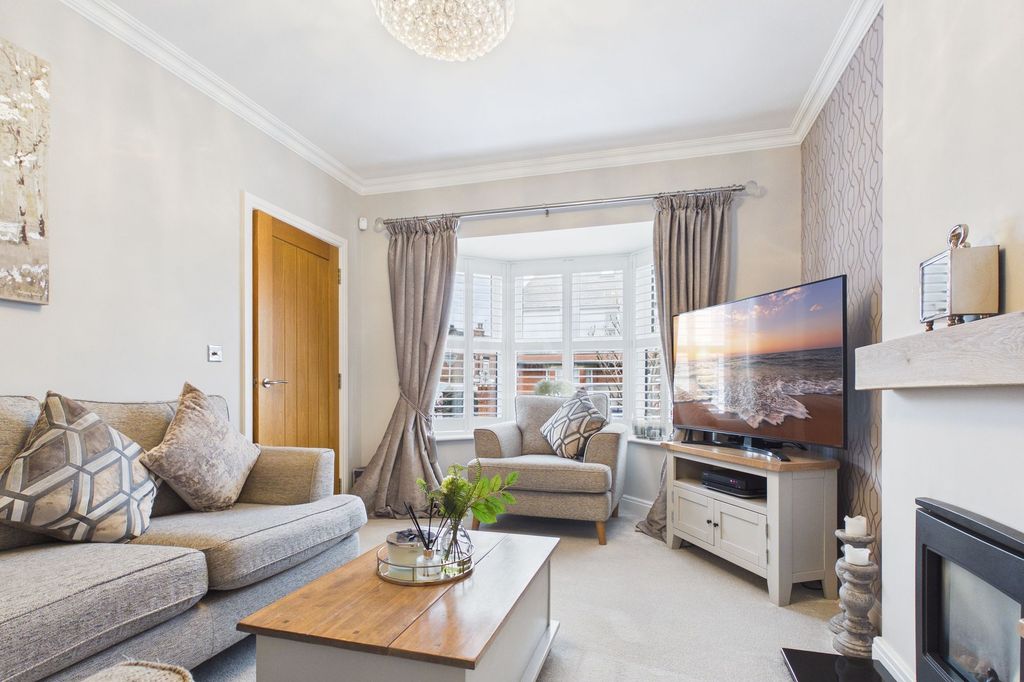 Property photo 2 of 24 Lounge