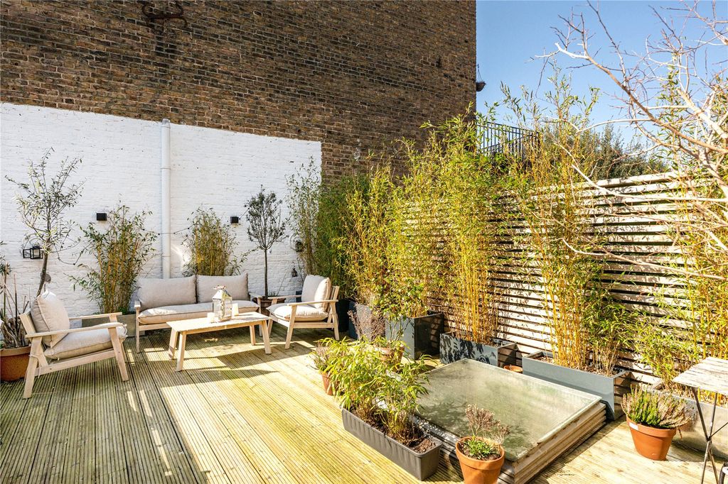 Property photo 2 of 12 Terrace