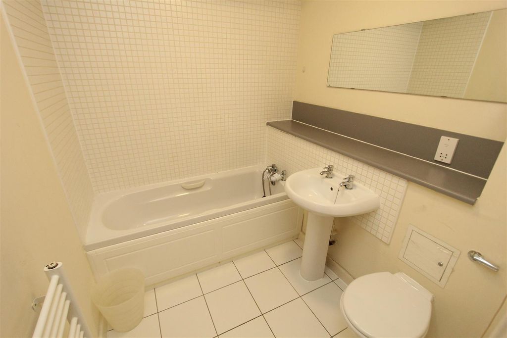 Property photo 3 of 5 Bathroom.Jpg