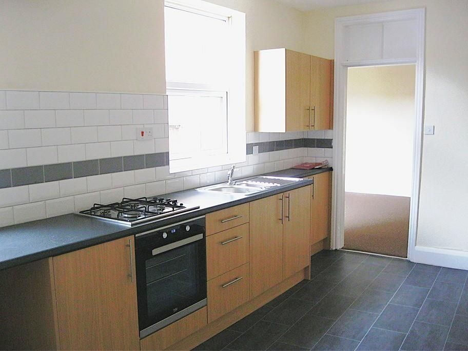 Property photo 2 of 5 154 Bath St Kitchen 2.Jpg