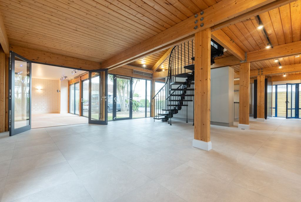 Property photo 2 of 20