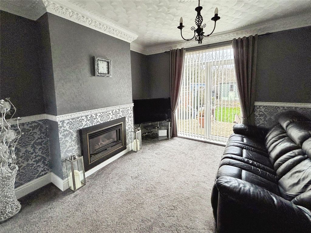 Property photo 2 of 17 Lounge