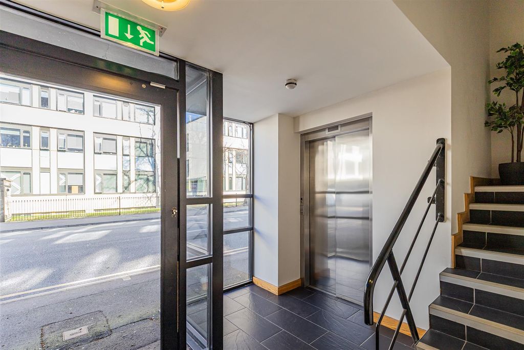 Property photo 3 of 10 St Andrews Place 8 Ff-3.Jpg