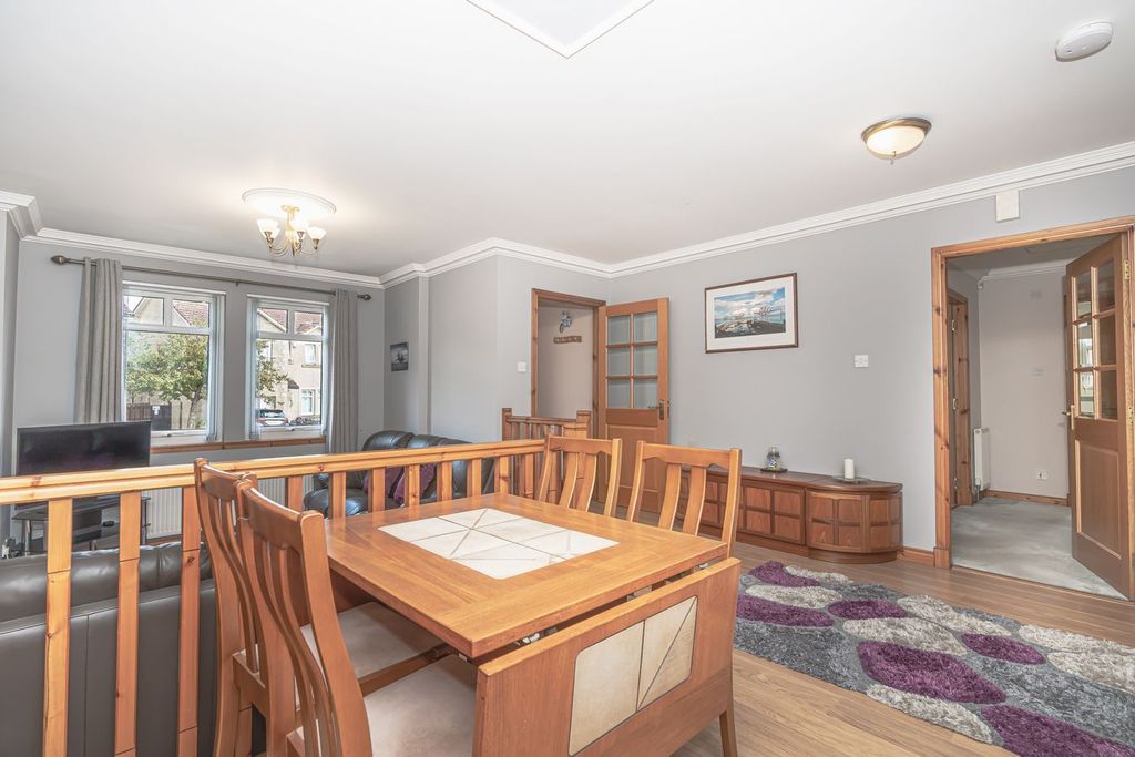 Property photo 2 of 30