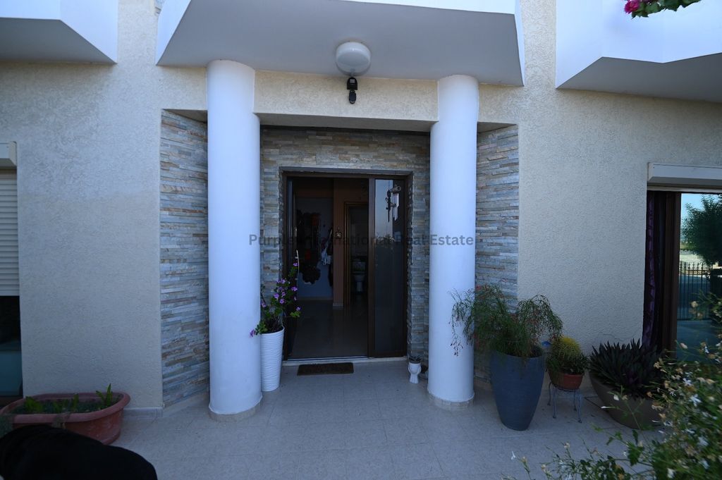 Property photo 2 of 30