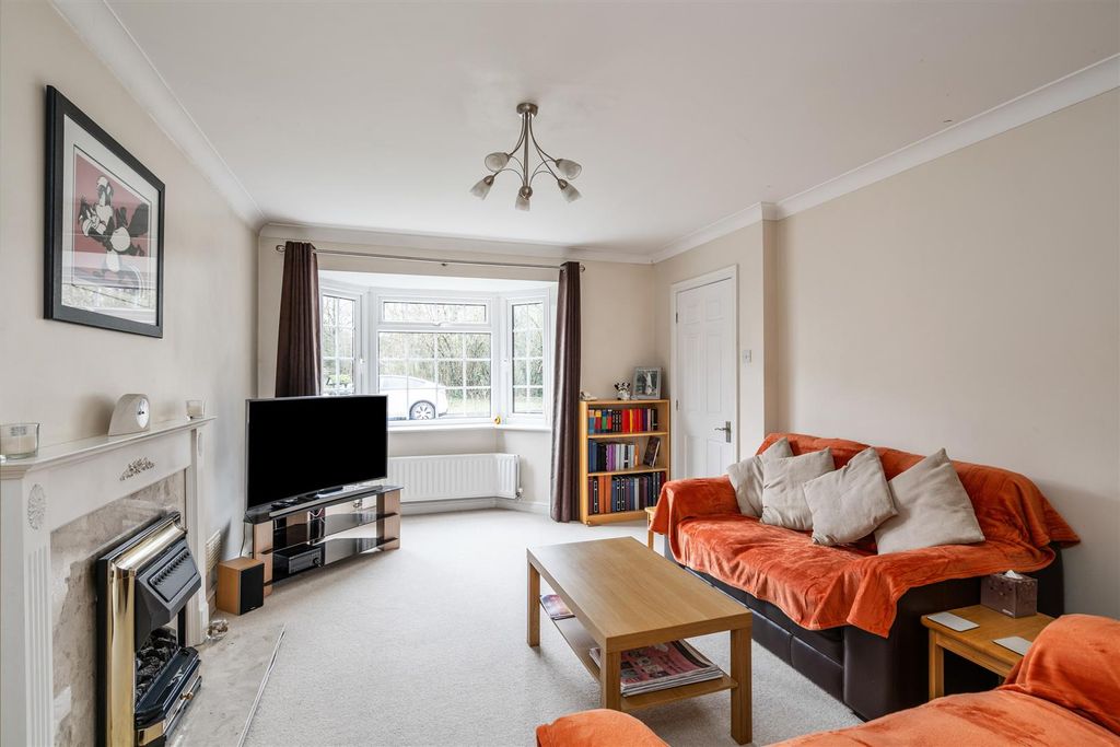 Property photo 2 of 19 90 Stanbrook Road_1.Jpg