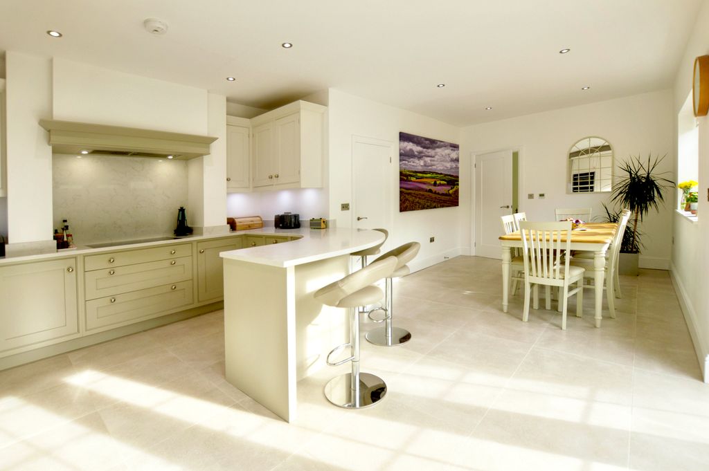 Property photo 2 of 43