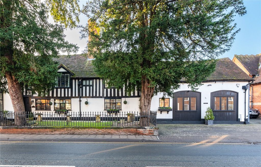 Property photo 2 of 14 The Old Yew Trees