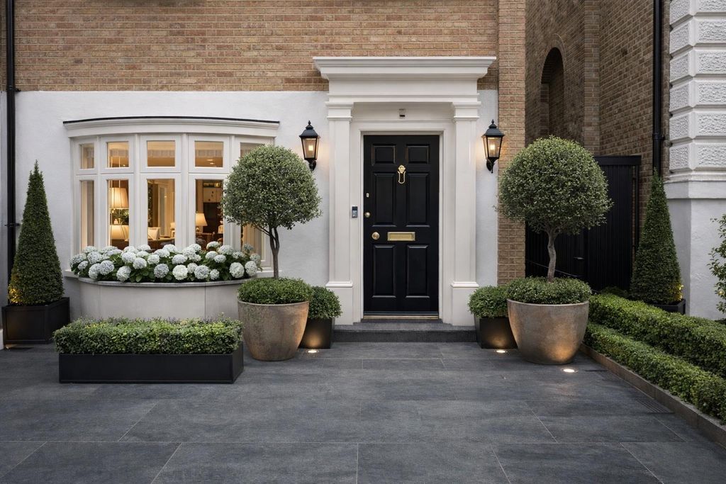 Property photo 1 of 12 Image