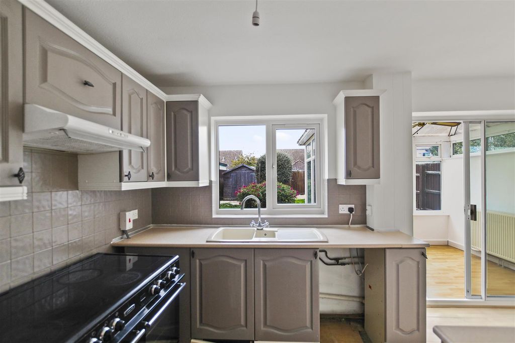 Property photo 3 of 22 Kitchen/Diner