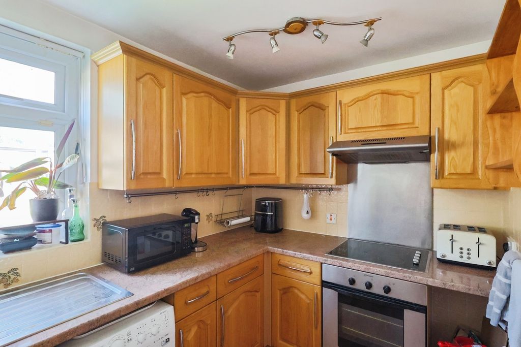 Property photo 2 of 17 Photo