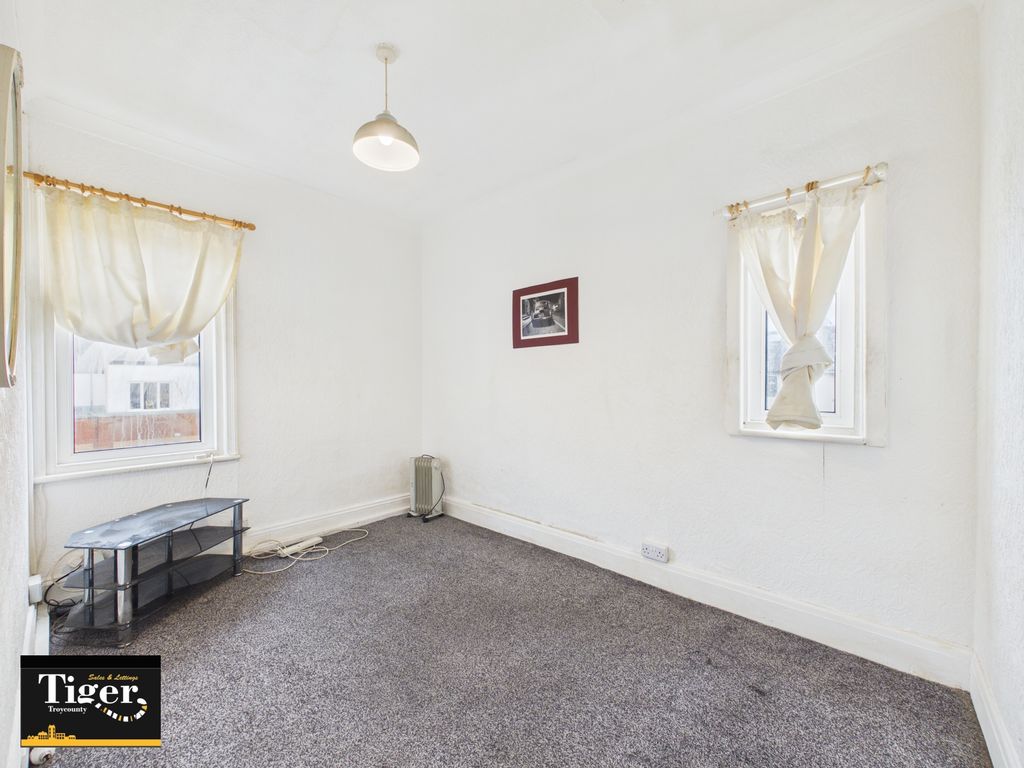 Property photo 2 of 8 Cam03440G0-Pr0695-Still005