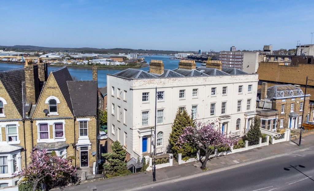 Property photo 1 of 11 Front