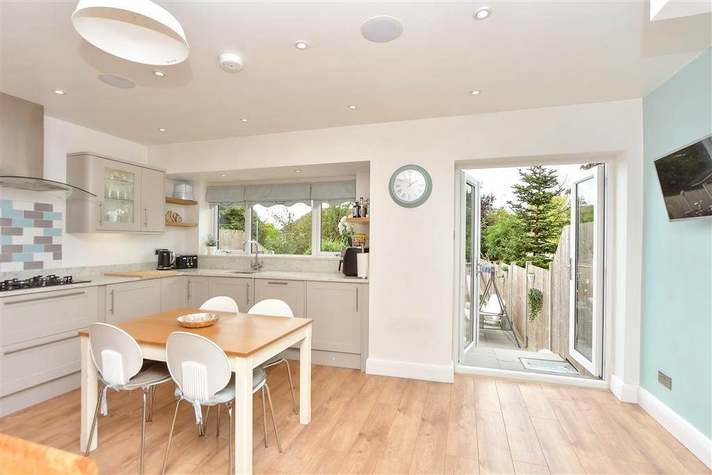 Property photo 3 of 11 Kitchen/ Dining Area