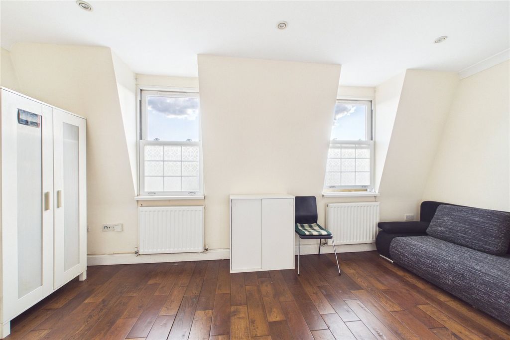 Property photo 3 of 21 Picture No. 03