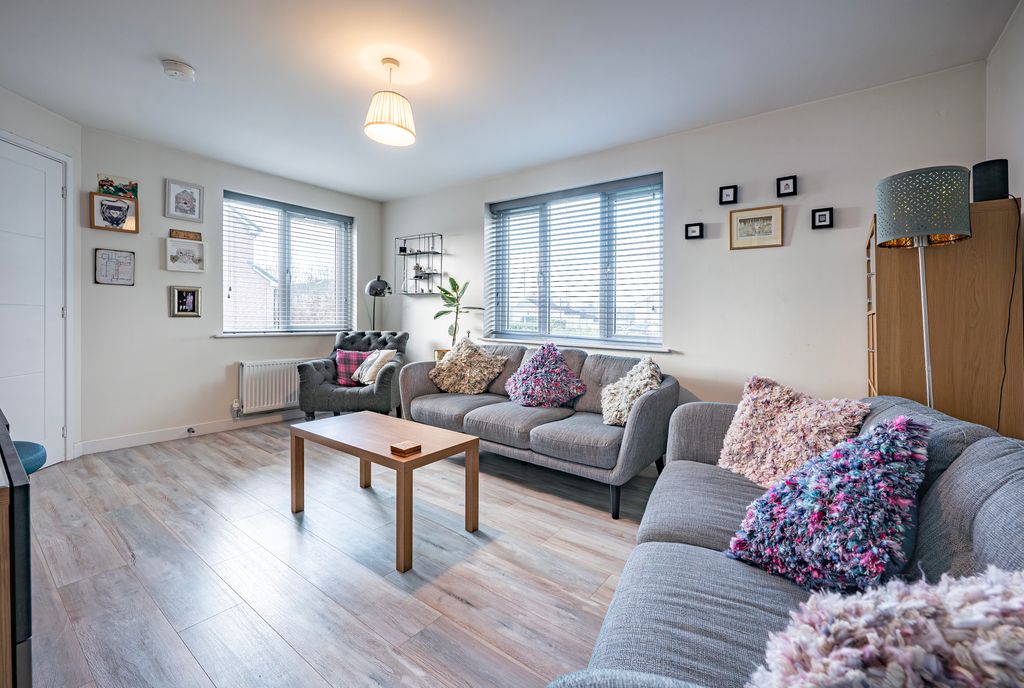 Property photo 3 of 37