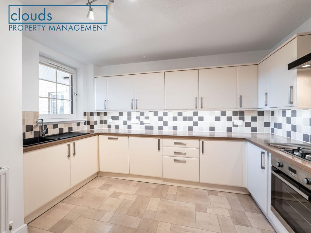 Property photo 3 of 19 Kitchen