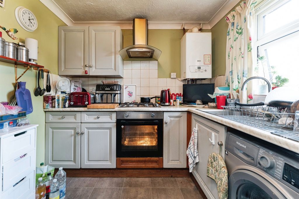 Property photo 2 of 17
