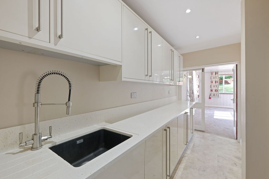 Property photo 3 of 34