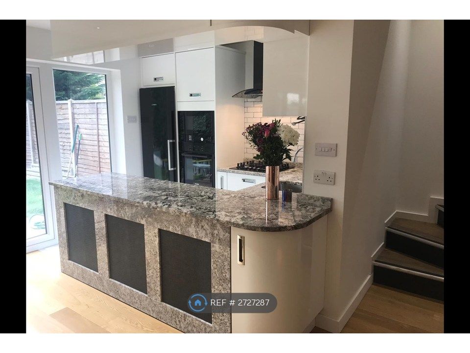 Property photo 2 of 11 Kitchen