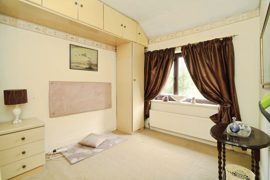 Property photo 3 of 15 Bedroom