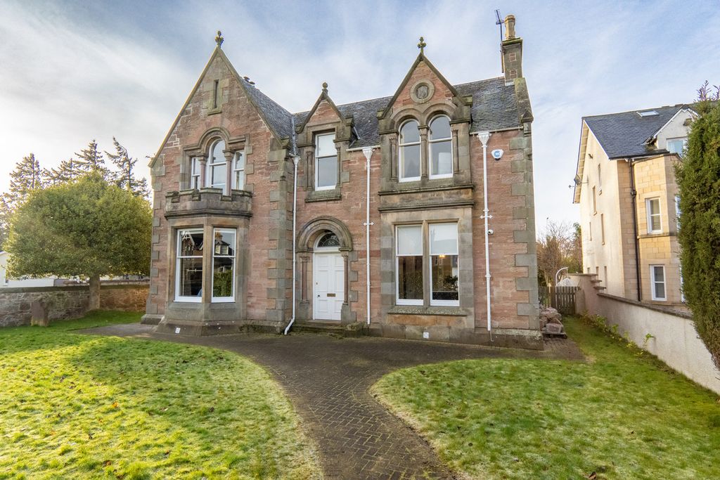 Property photo 1 of 44