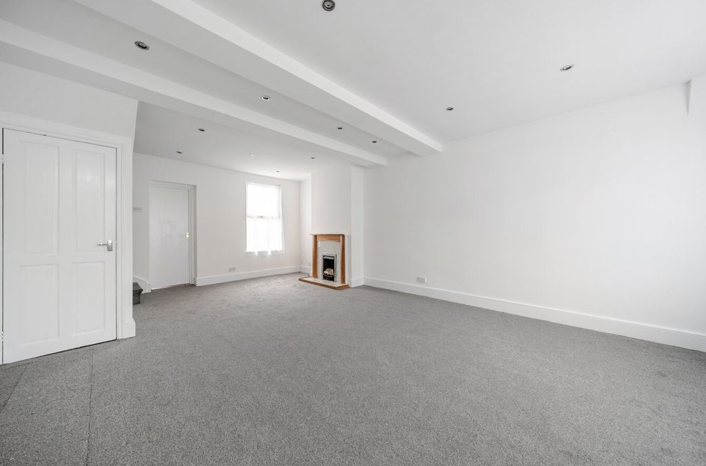 Property photo 3 of 14 1409621-17-698A84...