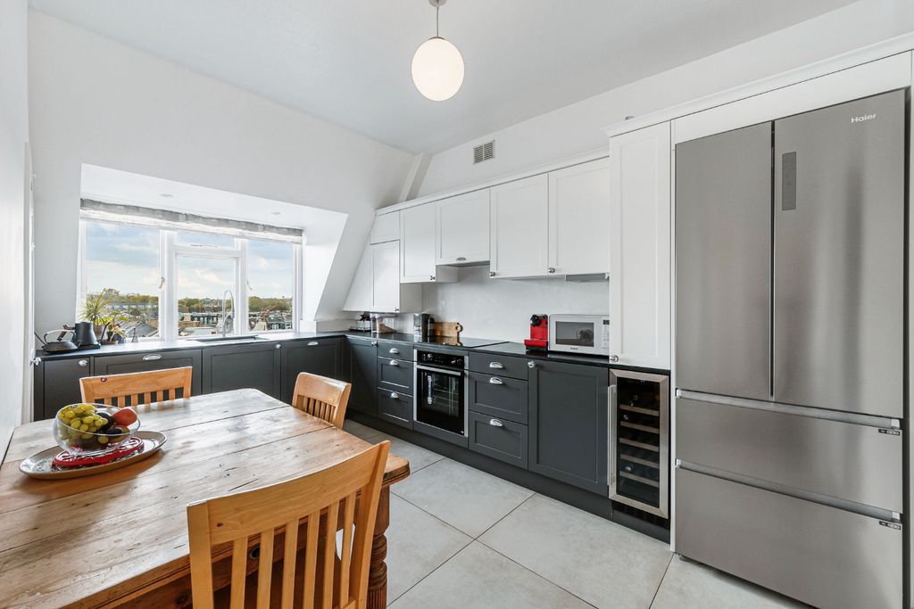Property photo 2 of 17 3903042