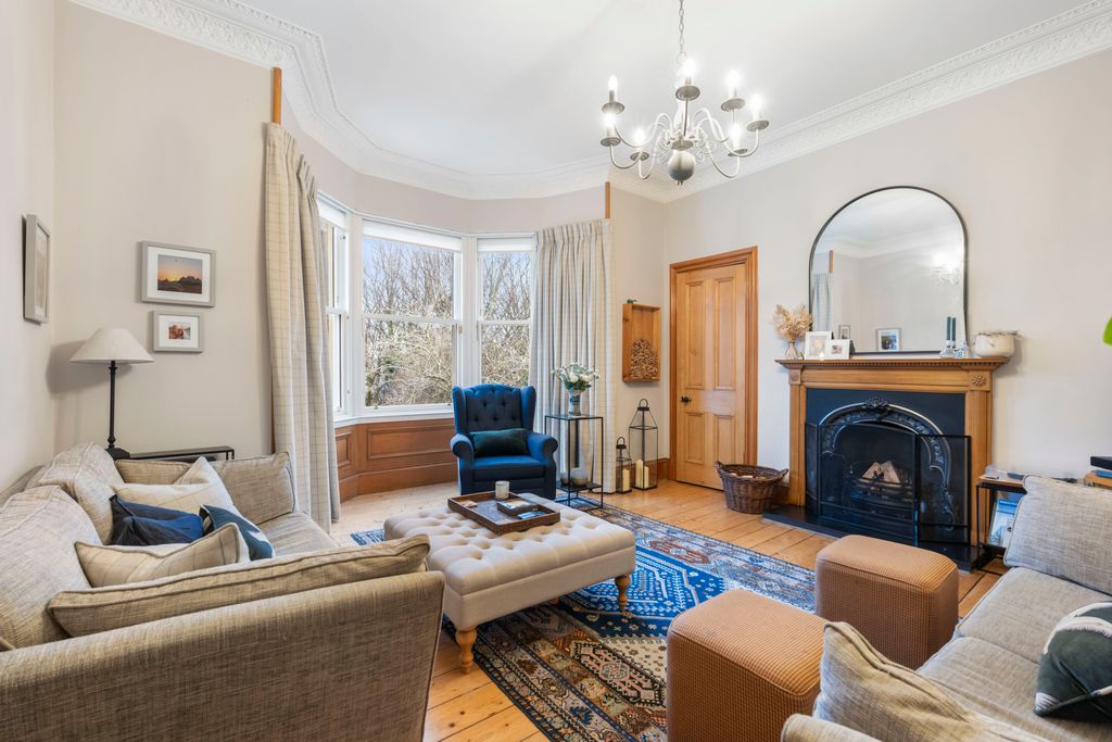 Property photo 2 of 23