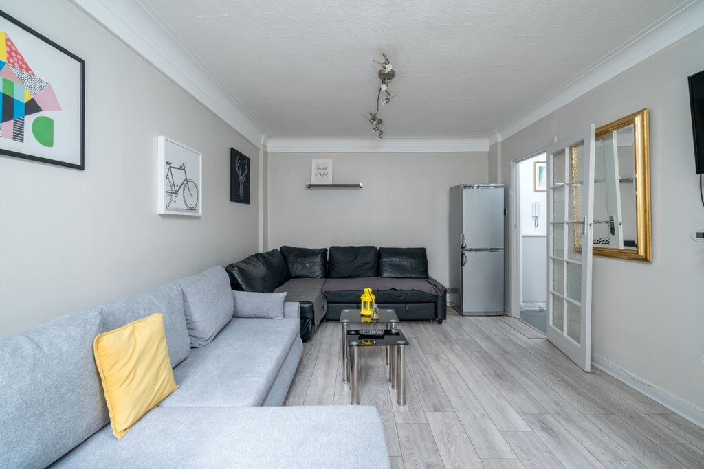 Property photo 2 of 11 Living Room