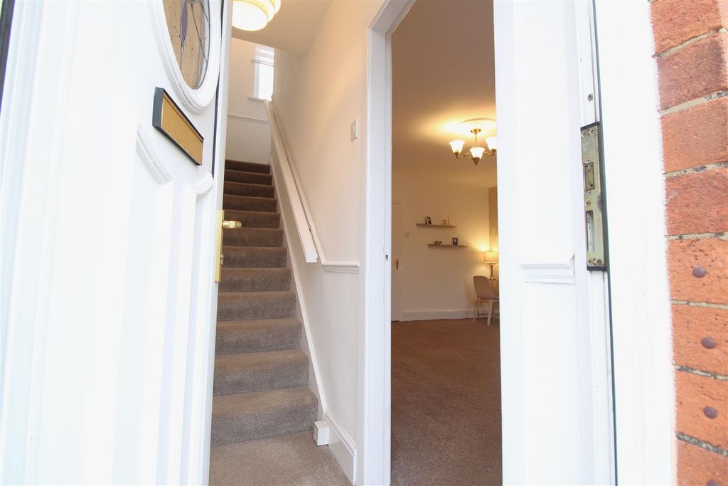 Property photo 2 of 14 Entrance Porch