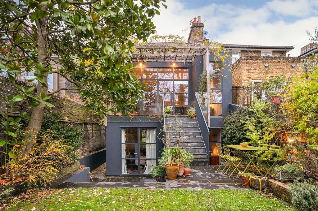 Property photo 3 of 22 Garden