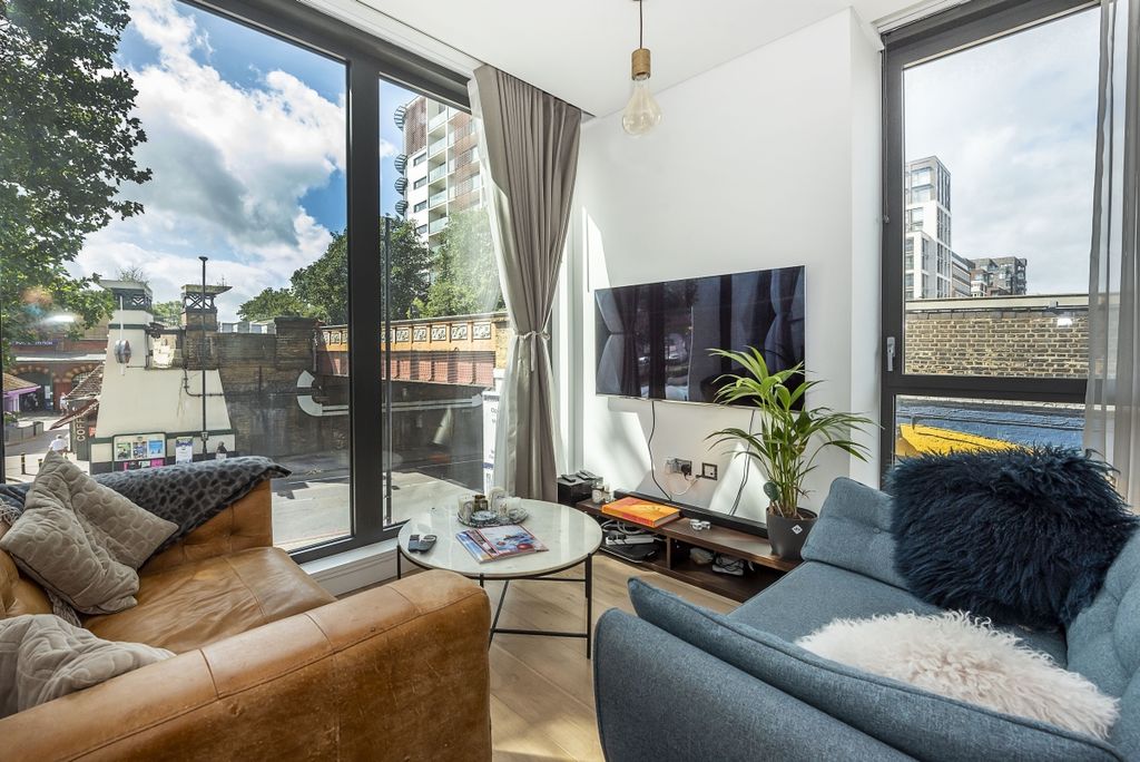 Property photo 2 of 15 102-Capital-House...