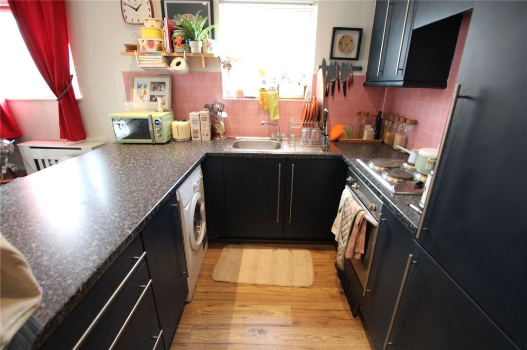 Property photo 2 of 5 Kitchen