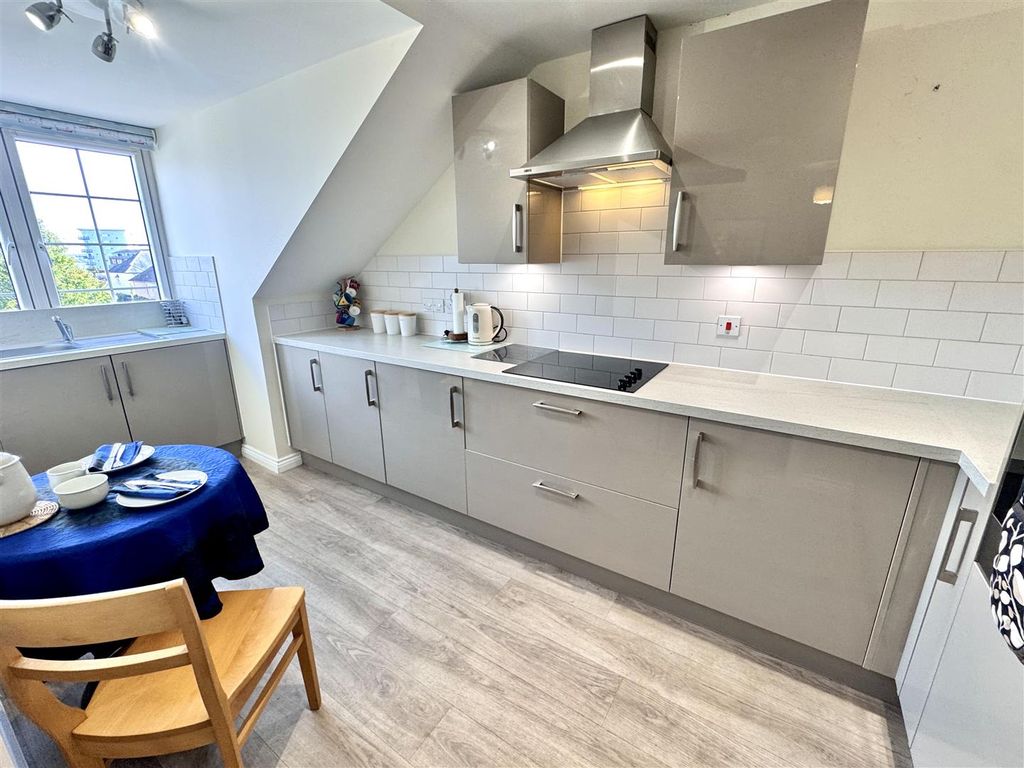 Property photo 3 of 18 Kitchen