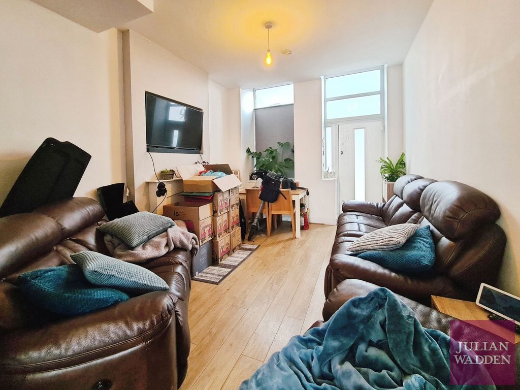 Property photo 3 of 11 Picture No. 13