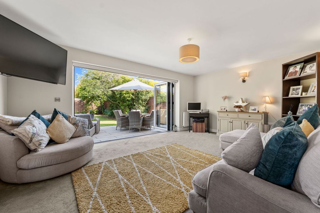 Property photo 2 of 26