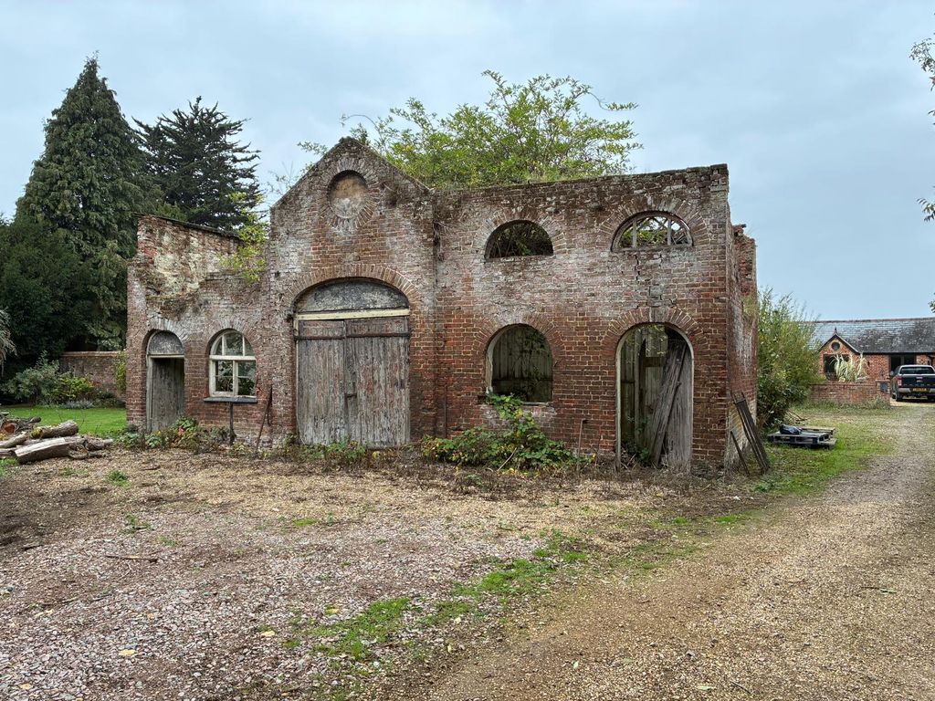 Property photo 1 of 3