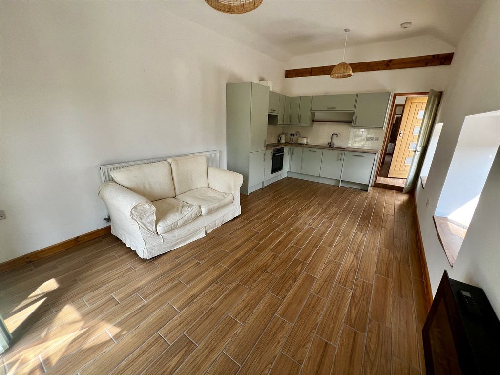 Property photo 3 of 12 Picture No. 02