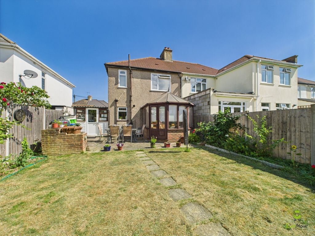 Property photo 2 of 11 Presented By Nicoleta At Ewemove Bexleyheath And D