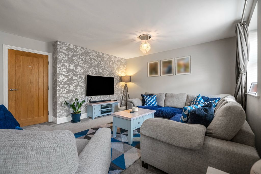 Property photo 3 of 25