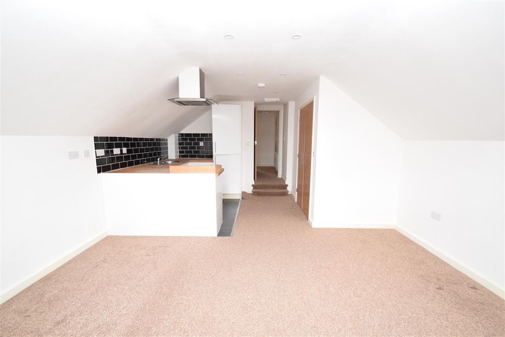 Property photo 1 of 6 Living Room
