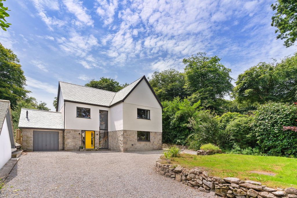 Property photo 1 of 32