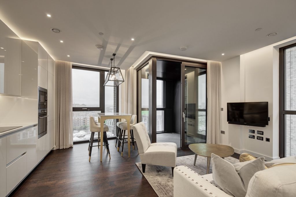 Property photo 1 of 12 39 Thornes House ...