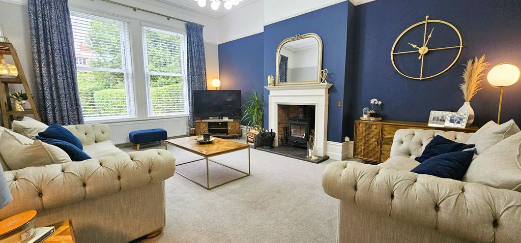 Property photo 2 of 25