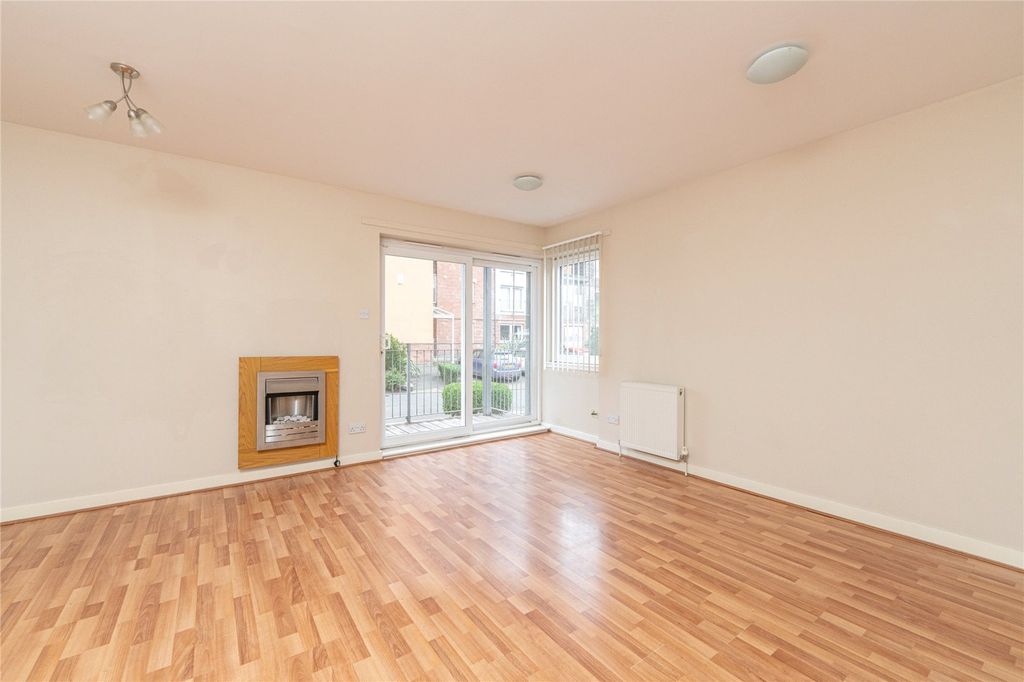 Property photo 2 of 23 Lounge